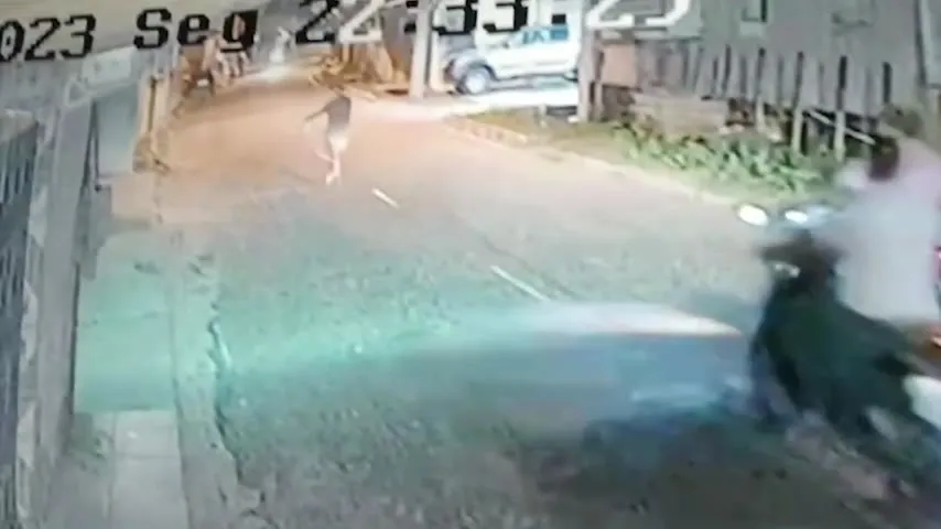 Imagem ilustrativa da notícia Vídeo: homem rouba celular e troca droga por charque no Pará