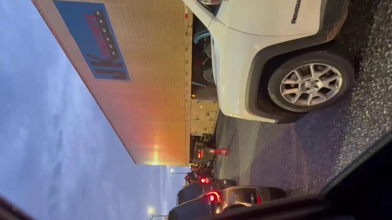 Imagem ilustrativa da notícia Vídeo: carreta esmaga motociclista em elevado de Belém