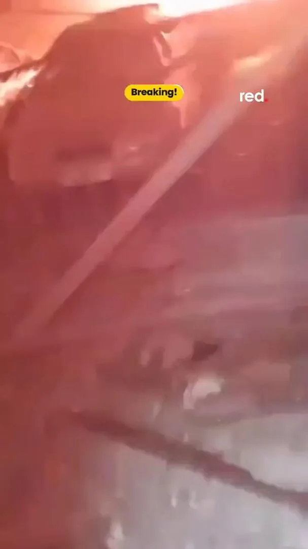 Imagem ilustrativa da notícia Vídeo: Israel mata mais de 500 em ataque a hospital em Gaza