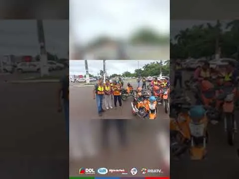Imagem ilustrativa da notícia Vídeo: mototaxistas e taxistas de lotação realizam protesto