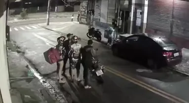 Imagem ilustrativa da imagem Vídeo: casal de entregadores tem a moto levada em Belém