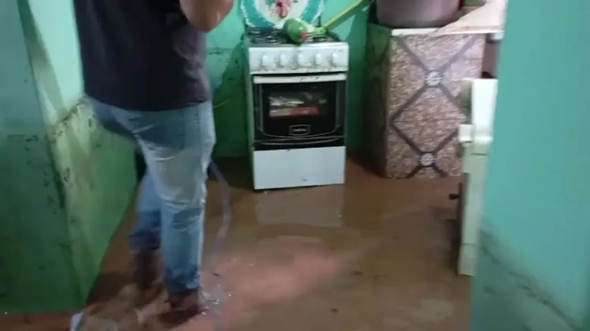 Imagem ilustrativa da notícia Vídeo: chuva provoca inundações em Monte Alegre
