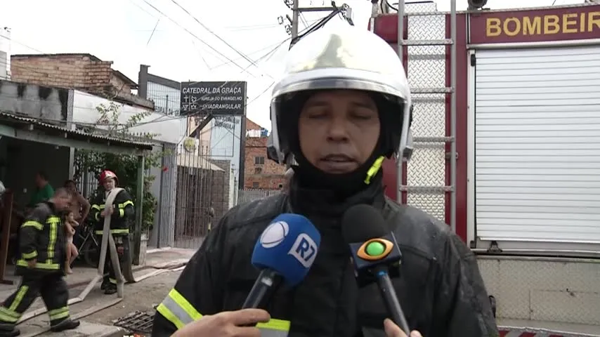 Imagem ilustrativa da notícia Vídeo: incêndio atinge duas casas no bairro da Cremação