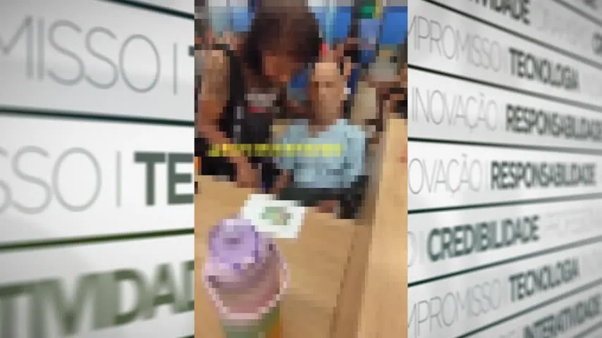 Imagem ilustrativa da notícia Vídeo: mulher leva cadáver para sacar empréstimo em banco