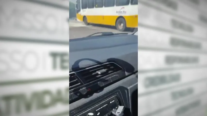 Imagem ilustrativa da notícia Vídeo: ônibus pega fogo em avenida de Belém
