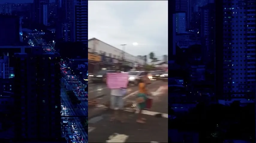 Imagem ilustrativa da notícia Vídeo: protesto em São Brás pede mais ônibus para Mosqueiro