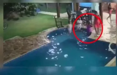 Imagem ilustrativa da notícia Noiva com fobia de água cai em piscina e morre em casamento
