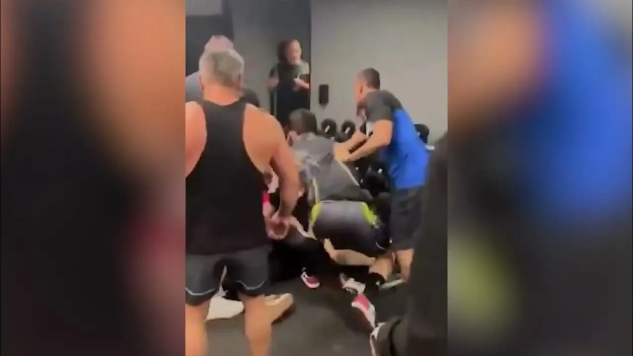 Imagem ilustrativa da notícia Vídeo: após deboche, frequentadores de academia brigam