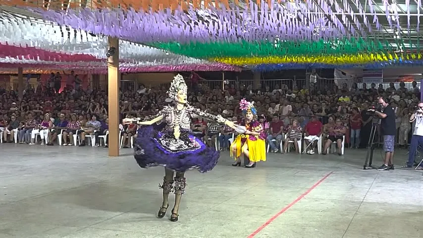 Imagem ilustrativa da notícia Anáguas, brilhos e babados do Miss Caipira da Diversidade 