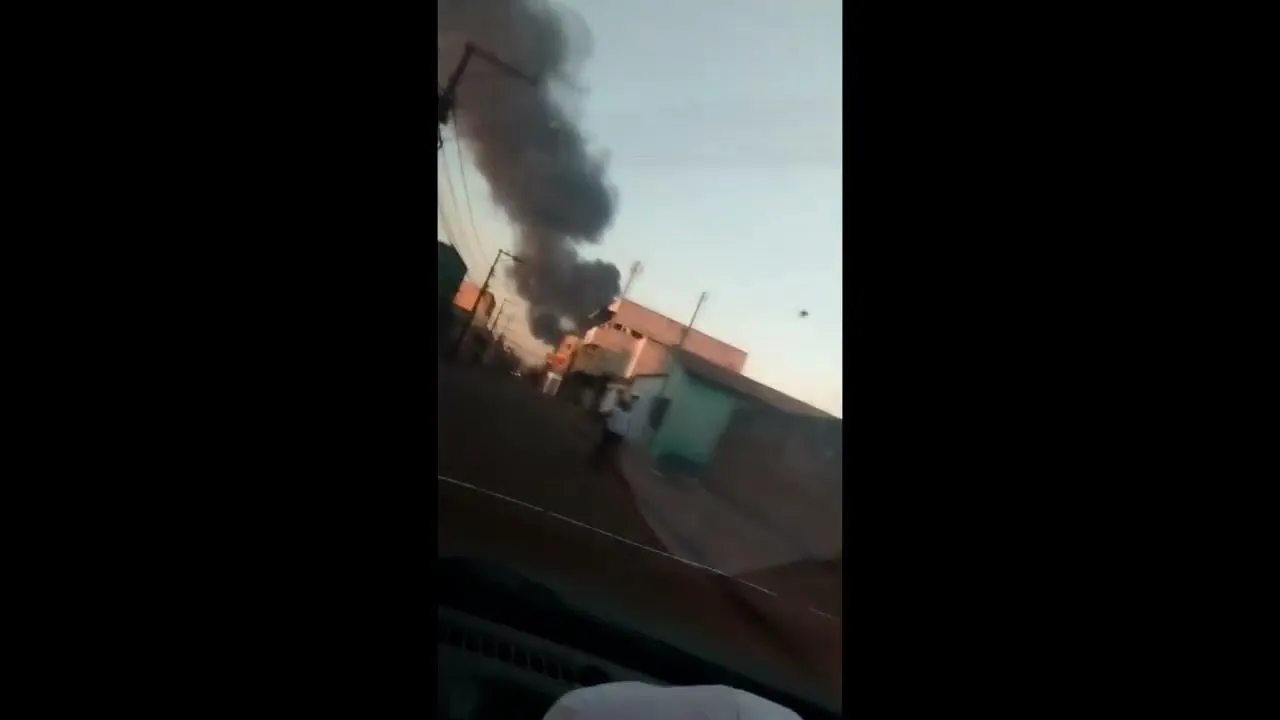 Imagem ilustrativa da notícia Vídeo: incêndio em depósito assusta moradores em Marabá