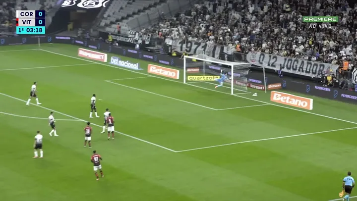 Imagem ilustrativa da notícia Corinthians bate Vitória com gol no fim e segue luta no Z-4