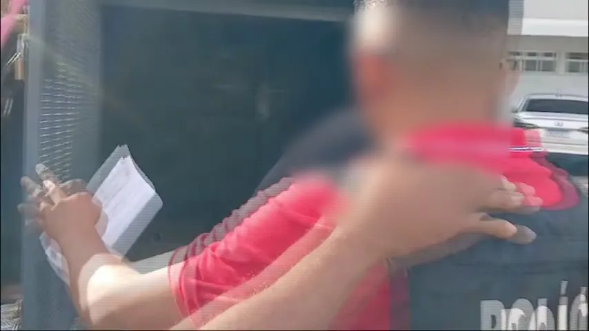 Imagem ilustrativa da notícia Vídeo: preso suspeito de manter filho em cárcere privado