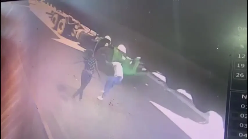 Imagem ilustrativa da notícia Briga de ex-companheiras termina com uma morta por caminhão
