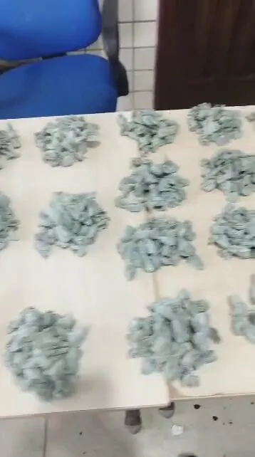 Imagem ilustrativa da notícia PM apreende dois homens com mais de mil papelotes de droga