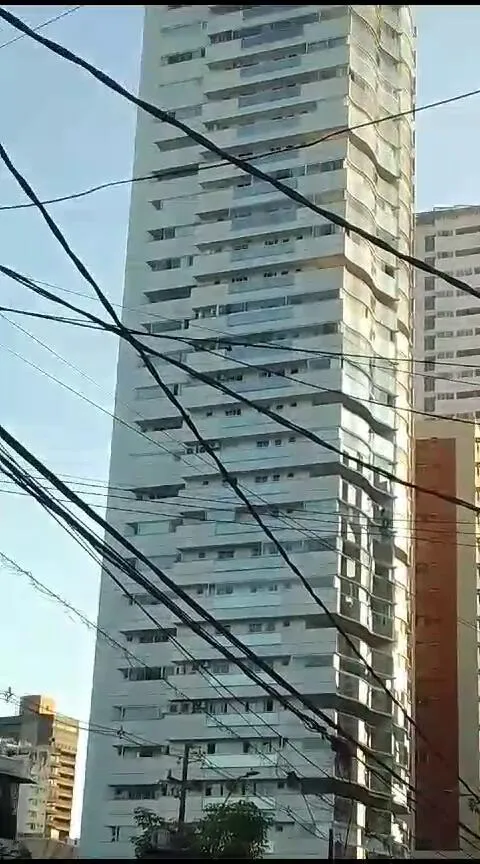 Imagem ilustrativa da notícia Vídeo: princípio de incêndio assusta moradores em condomínio 