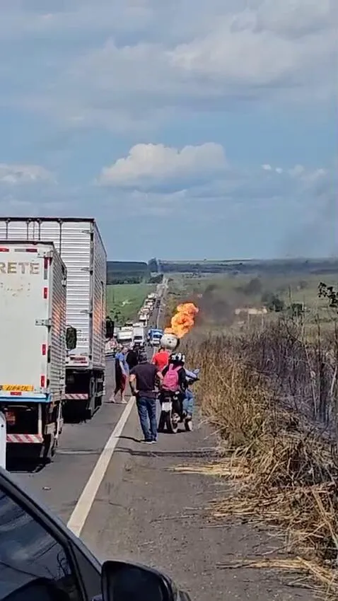 Imagem ilustrativa da notícia Explosão de caminhão-tanque deixa feridos em BR no Pará