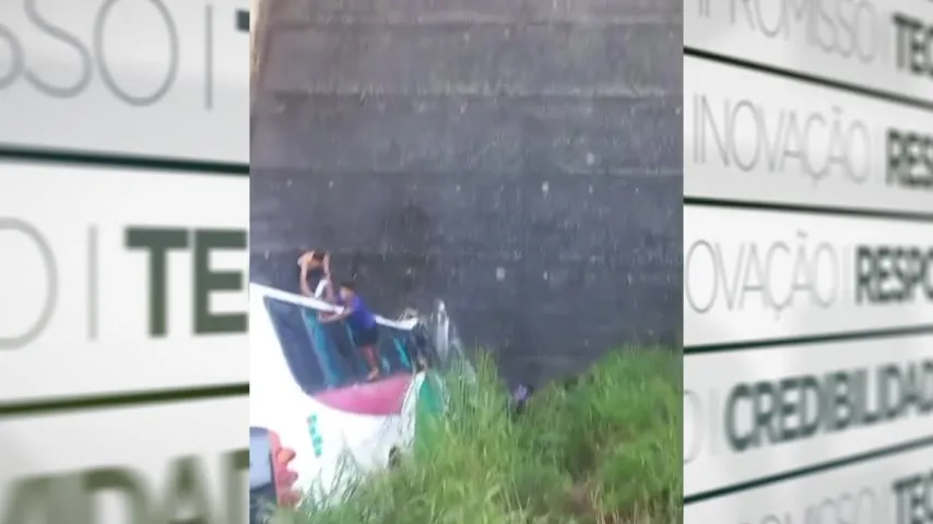 Imagem ilustrativa da notícia Vídeo: acidente com ônibus do IFPA deixa 4 mortos em Tucuruí