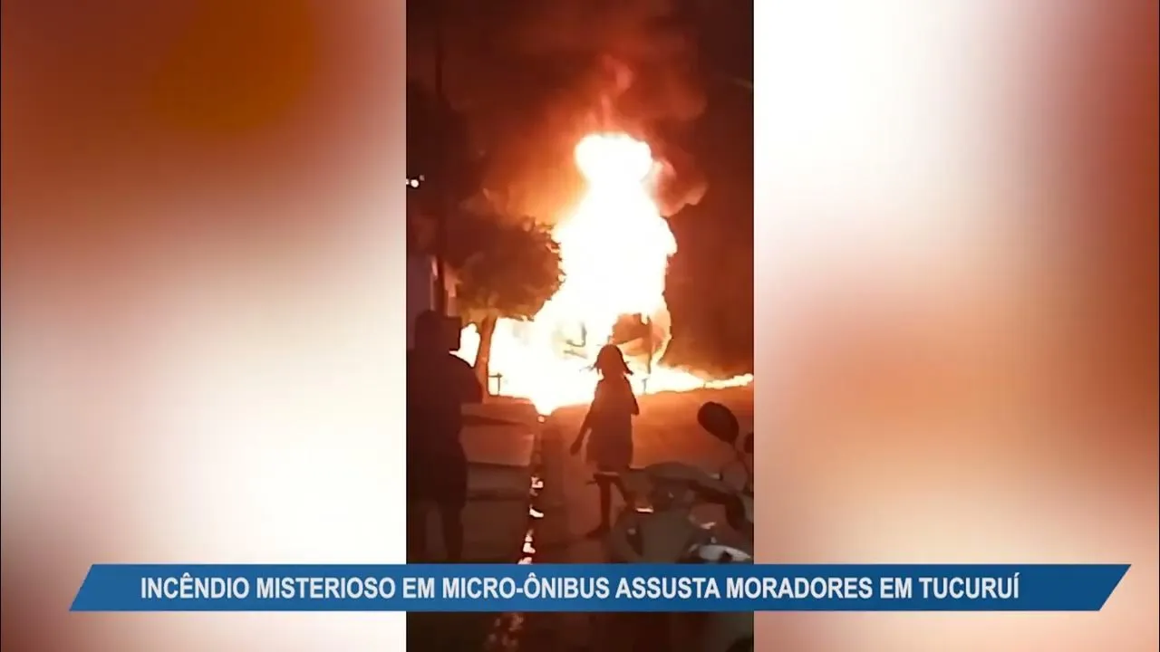 Imagem ilustrativa da notícia Vídeo: incêndio misterioso em micro-ônibus assusta moradores