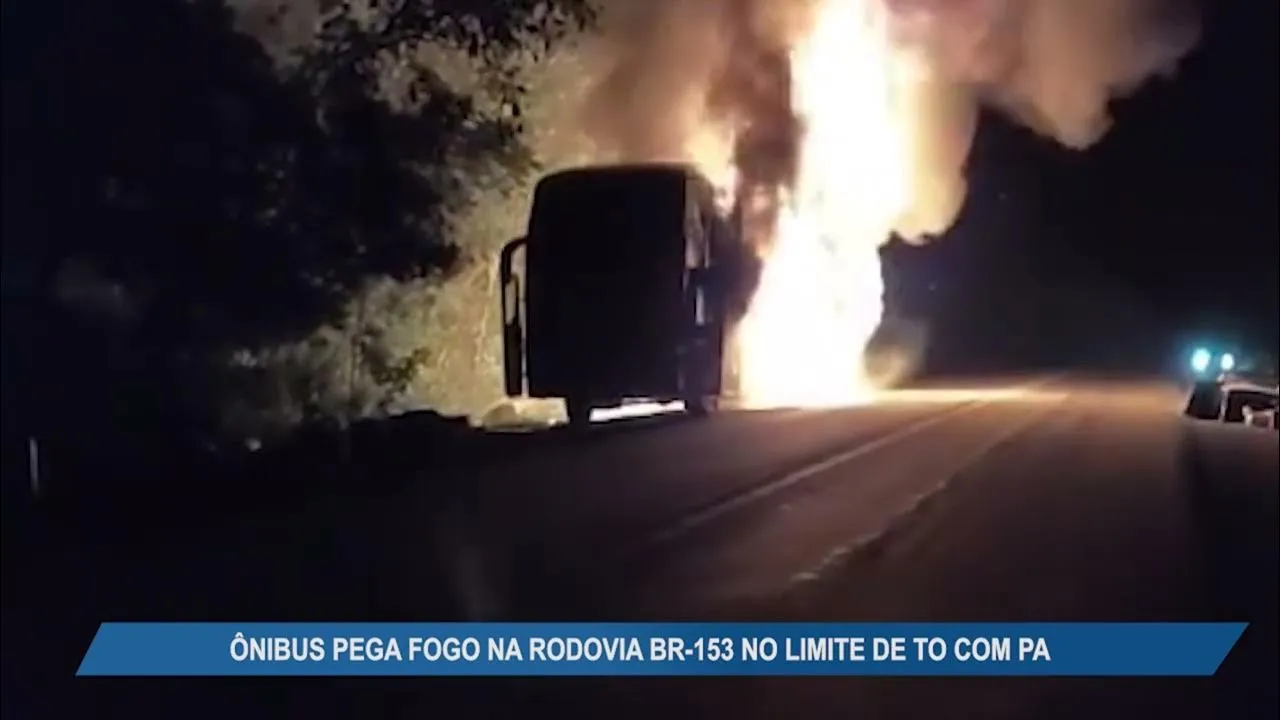 Imagem ilustrativa da notícia Ônibus de viagem pega fogo quando passava por cidade do TO