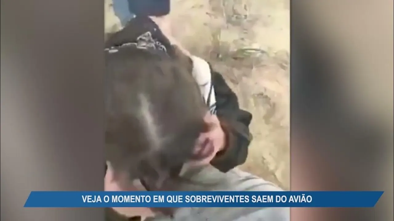 Imagem ilustrativa da notícia Vídeo: veja o momento em que sobreviventes saem do avião