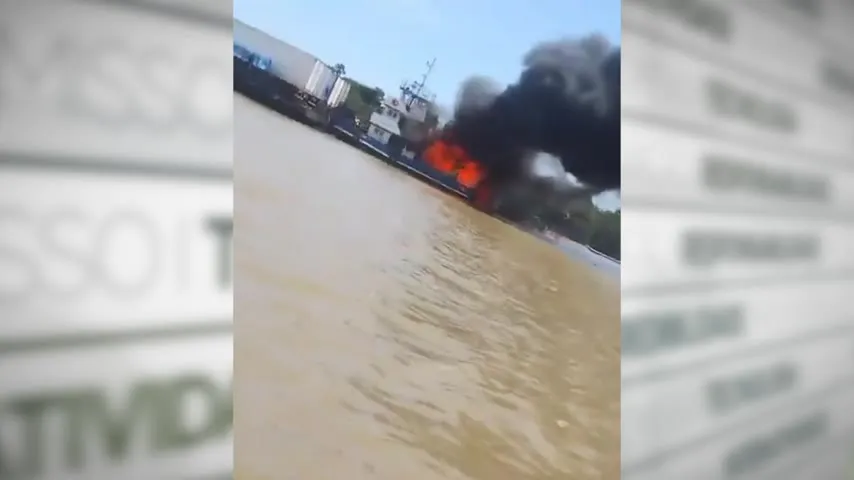 Imagem ilustrativa da notícia Vídeo: barco empurrador pega fogo na Ilha do Marajó