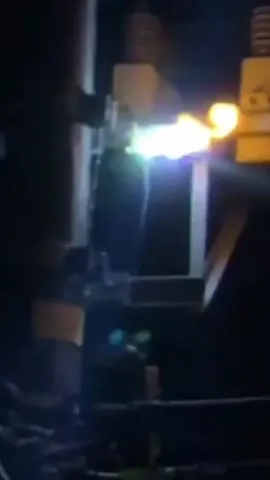 Imagem ilustrativa da notícia Poste pega fogo e deixa parte de bairro sem energia em Belém