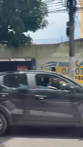 Imagem ilustrativa da notícia Vídeo: motorista tenta agredir ciclista e destrói bicicleta em Belém