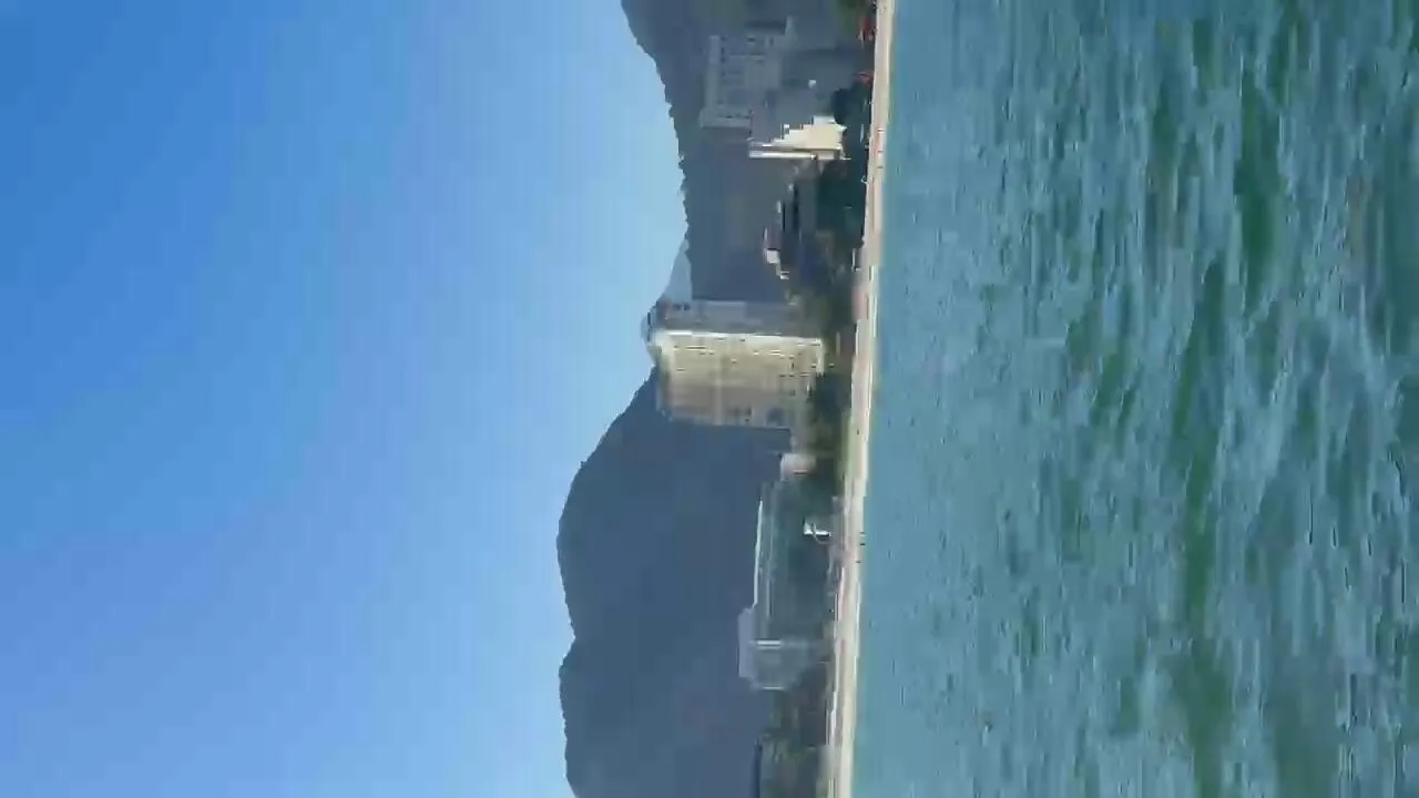 Imagem ilustrativa da notícia Tubarões são avistados no Rio e geram alerta nas praias