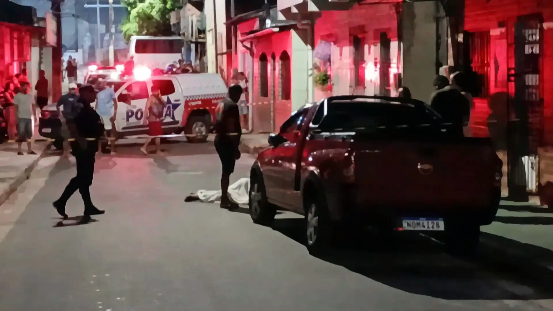 Imagem ilustrativa da notícia: VÍDEO: Homem morre após golpes de faca do ex-companheiro da mulher em Belém