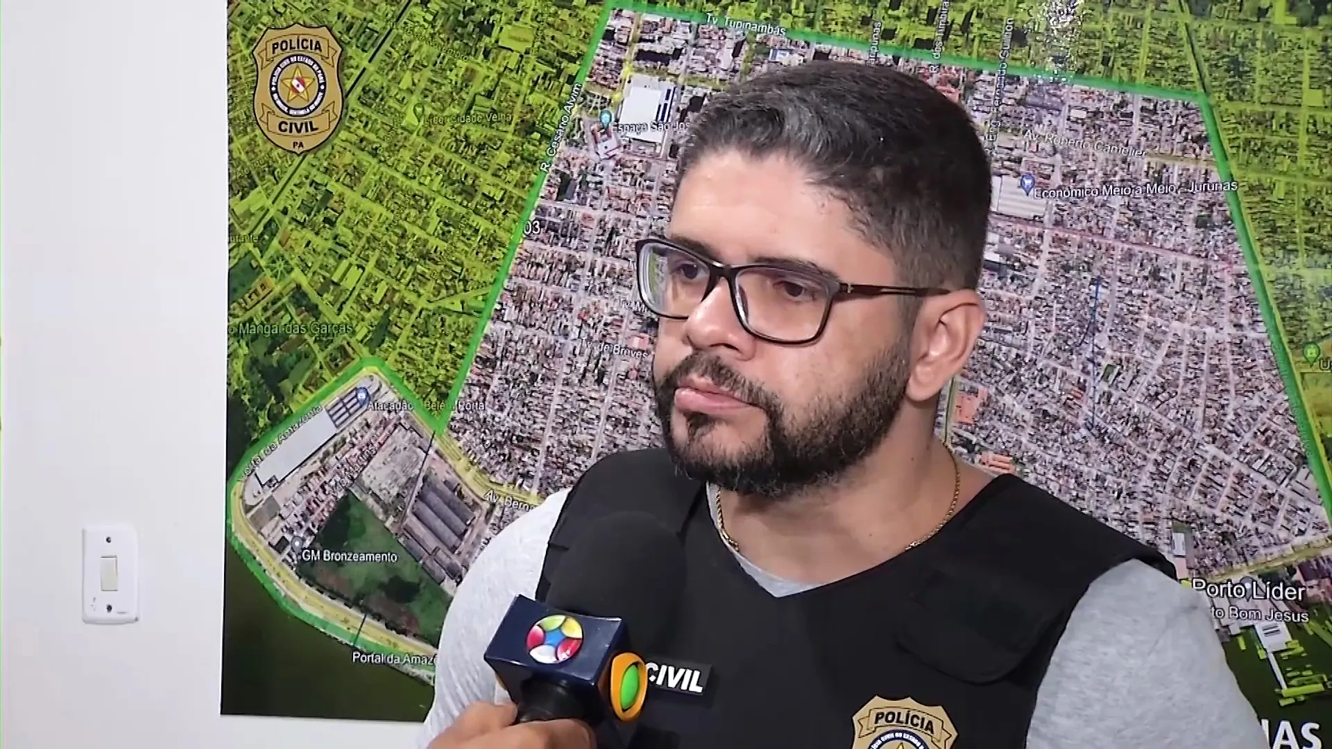 Imagem ilustrativa da notícia: Assista: trio invade casa e assalta família em Belém