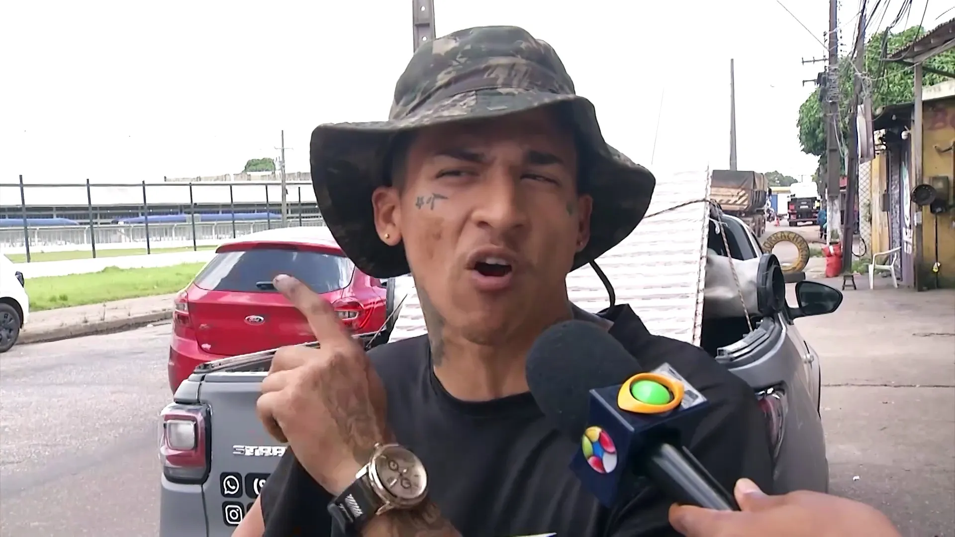 Imagem ilustrativa da notícia: VÍDEO: Cachorro é queimado em via pública após ser atropelado em Icoaraci
