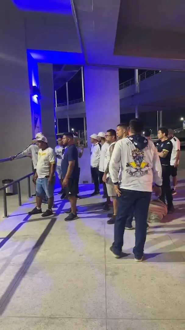 Imagem ilustrativa da notícia Vídeo: torcida do Remo protesta e chama técnico de "burro"