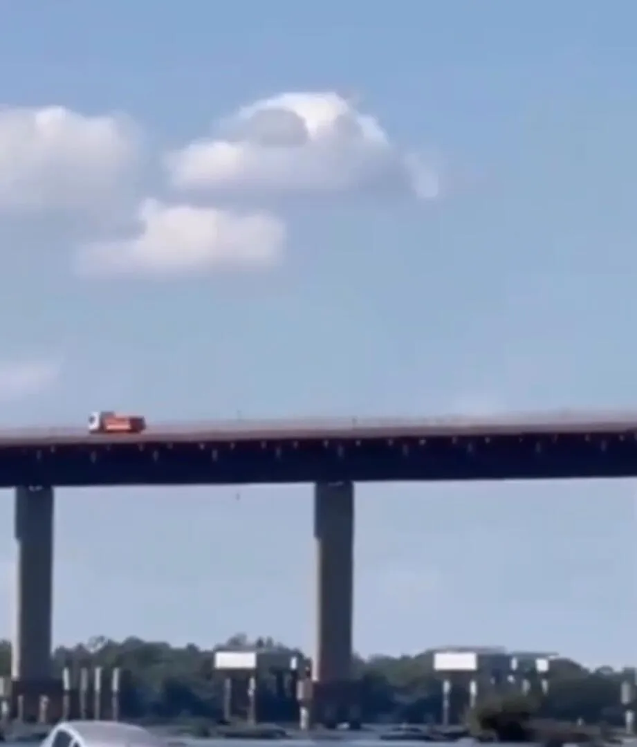Imagem ilustrativa da notícia Carro despenca no Rio Tocantins em Marabá, gerando alvoroço