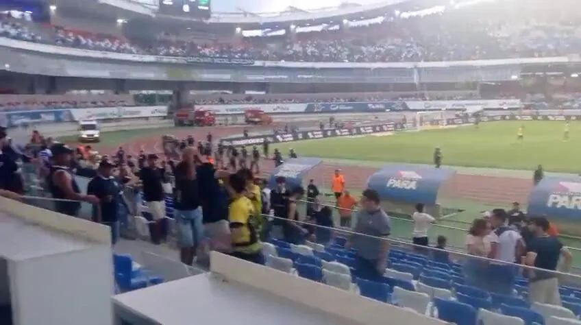 Imagem ilustrativa da notícia Torcedores do Remo entram em confronto com seguranças após empate
