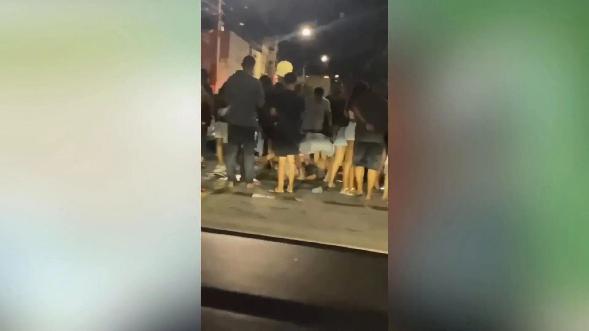 Imagem ilustrativa da notícia Vídeo: homem é morto a tiros e mulher fica ferida em boate na Orla
