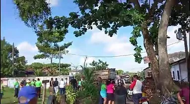 Imagem ilustrativa da imagem Prefeito Daniel é recebido com vaias no bairro da Pedreirinha