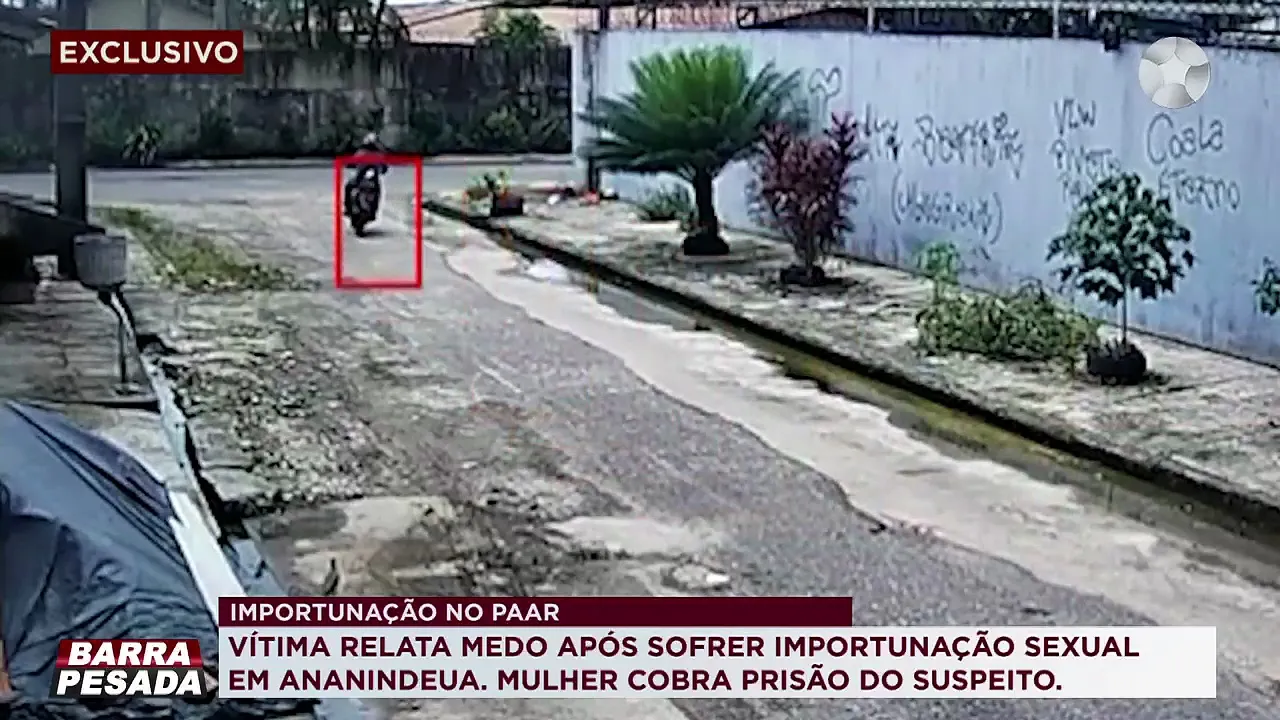 Imagem ilustrativa do vídeo: VÍDEO: motociclista passa a mão nas nádegas de mulher em Ananindeua