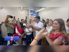 A produção industrial brasileira manteve a trajetória de recuperação e avançou 0,9% na passagem de janeiro para fevereiro de 2026.