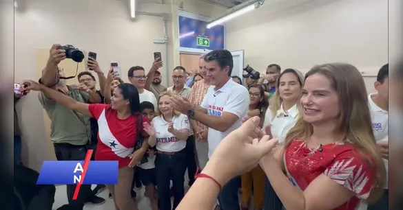 A recomendação é verificar se o produto está sob refrigeração adequada, observar as características de frescor e dar preferência a itens com selo de inspeção (SIM, SIE ou SIF) que garantem a procedência e a segurança dos alimentos.