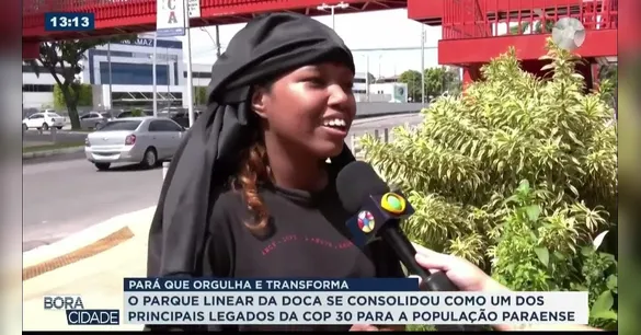 O hábito constante de inclinar a cabeça para checar o celular está redesenhando a saúde física