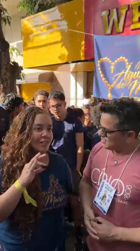 Imagem ilustrativa da notícia Voluntários levam água e acolhimento aos promesseiros no Círio