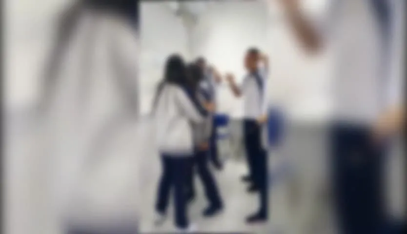 Imagem ilustrativa da notícia Nova “brincadeira da rasteira” viraliza e também é um perigo. Veja o vídeo!
