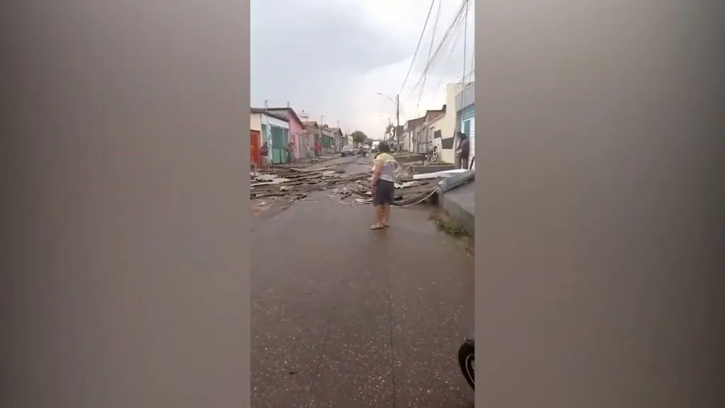 Imagem ilustrativa da notícia Vídeo: chuva de granizo causa destruição em Parauapebas 