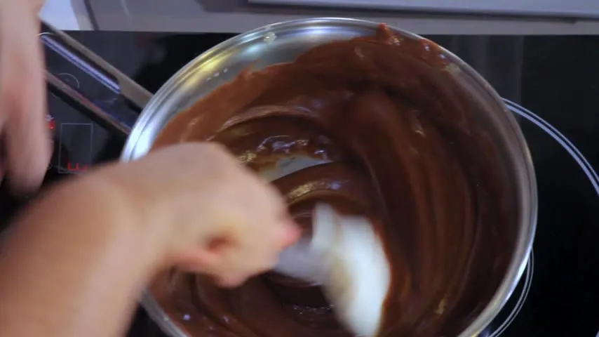Imagem ilustrativa do vídeo: Aprenda a fazer a Palha italiana com a chef Sena Cruz