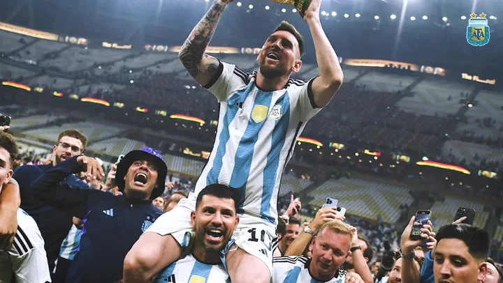 Imagem ilustrativa da notícia Vídeo: Quem é a mulher que abraçou Messi? Saiba a verdade