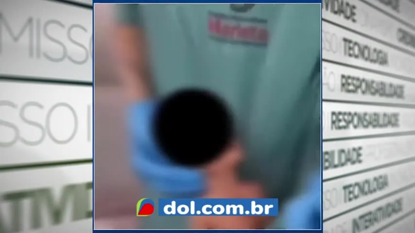 Imagem ilustrativa da notícia Vídeo: fisioterapeuta dança com bebê no bolso do jaleco 