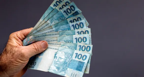 O governo federal iniciou o repasse dos benefícios do Bolsa Família correspondentes ao mês de maio.