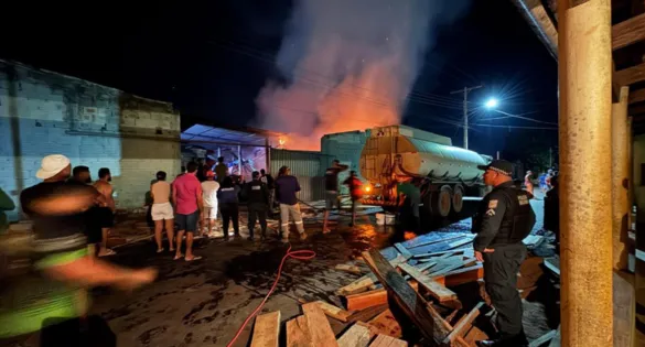 Não havia pessoas dentro do estabelecimento, na rua 8 esquina com a 27. Não houve vítimas.
