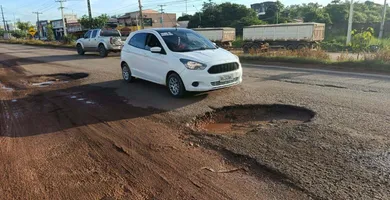 Imagem ilustrativa da notícia Crateras travam o trânsito na BR-222 e causam retenções