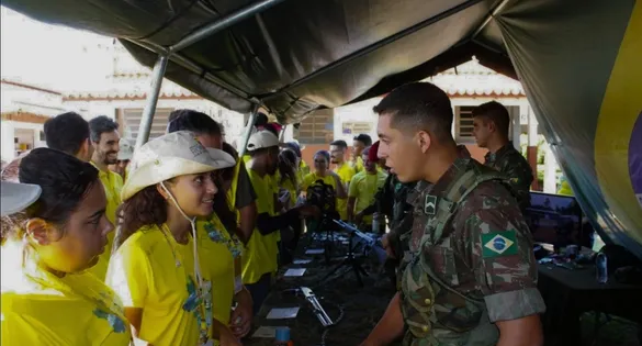 Estudantes universitários em edições anteriores: projeto busca levar soluções sustentáveis para comunidades isoladas.